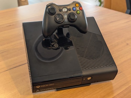 Xbox 360 console display - 360, stand